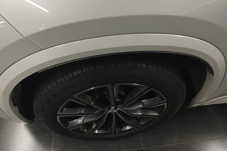 Used BMW X5 2019 xDrive40i M Sport Package Exterior 4