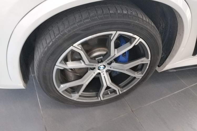 Used BMW X5 2019 xDrive40i M Sport Package Exterior 4