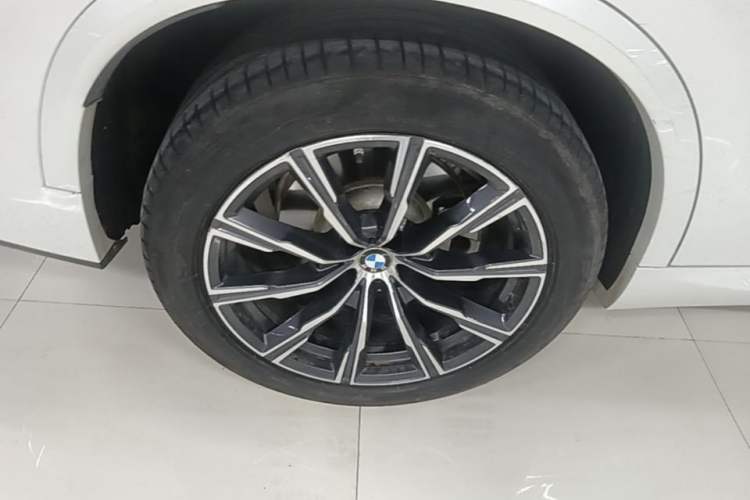 Used BMW X5 2019 xDrive40i M Sport Package Exterior 5