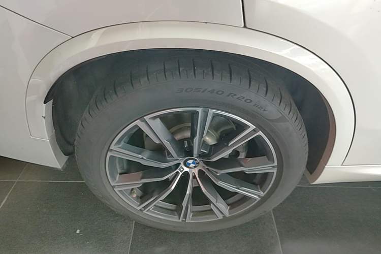 Used BMW X5 2019 xDrive40i M Sport Package Exterior 5
