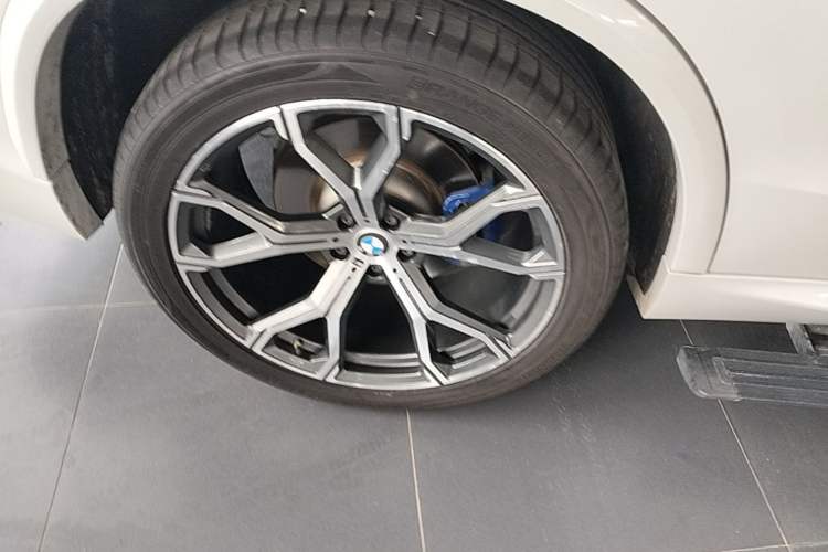 Used BMW X5 2019 xDrive40i M Sport Package Exterior 5