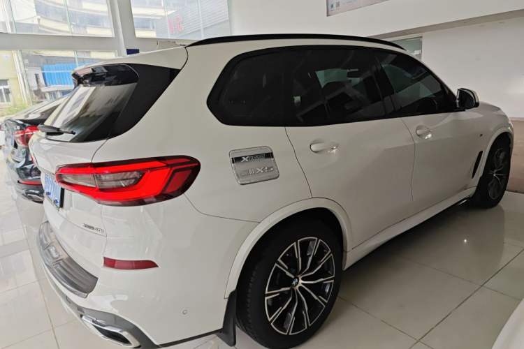 Used BMW X5 2019 xDrive40i M Sport U.S. specification Exterior 5