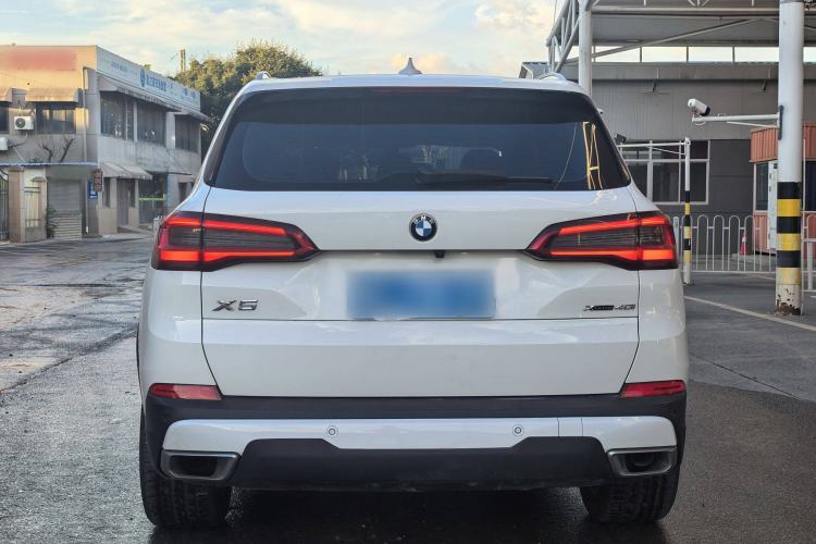 Used BMW X5 2019 xDrive40i XLine 19-inch wheels Middle East version Exterior 6