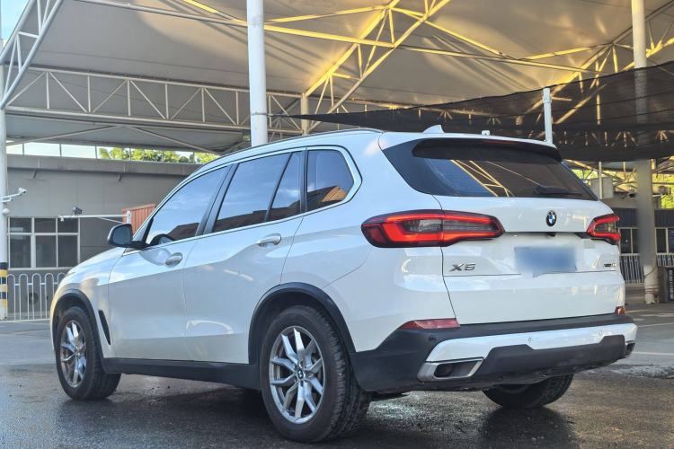 Used BMW X5 2019 xDrive40i XLine 19-inch wheels Middle East version Exterior 7