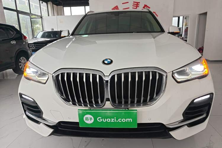 Used BMW X5 2019 xDrive40i Standard 19-inch wheels U.S. specification Front