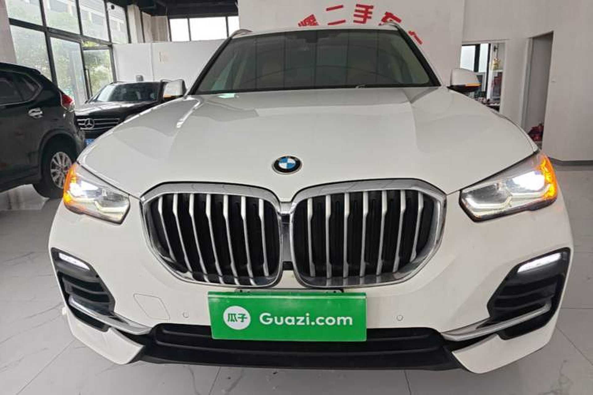 Used BMW X5 2019 xDrive40i Standard 19-inch wheels U.S. specification Front