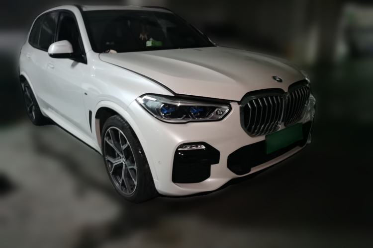Used BMW X5 2019 xDrive40i Luxury Model with M Sport Package Front Right 45 Deg