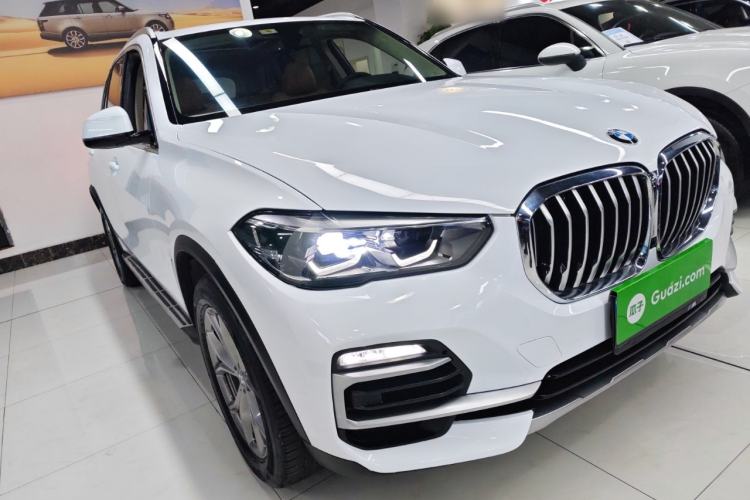 Used BMW X5 2019 xDrive40i Standard 19-inch wheels U.S. specification Front Right 45 Deg