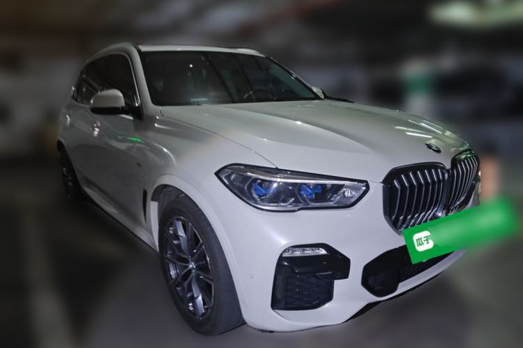Used BMW X5 2019 xDrive40i M Sport Package Front Right 45 Deg