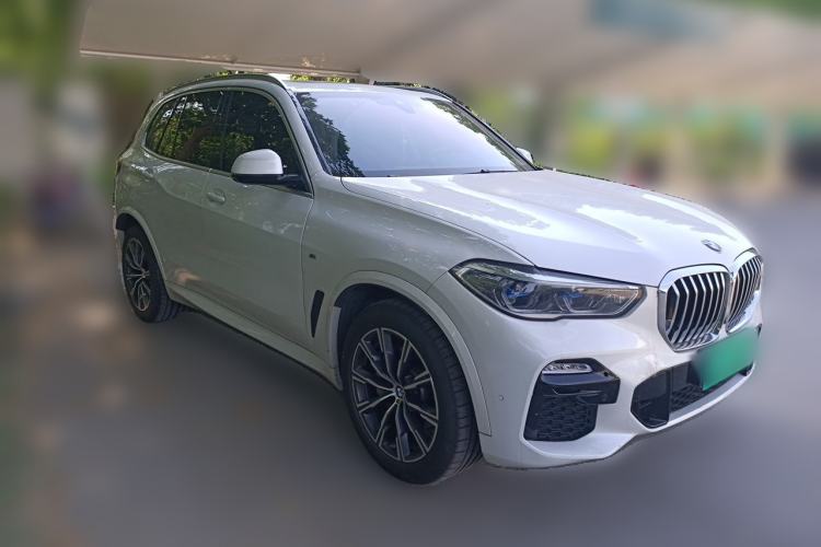Used BMW X5 2019 xDrive40i M Sport U.S. specification Front Right 45 Deg