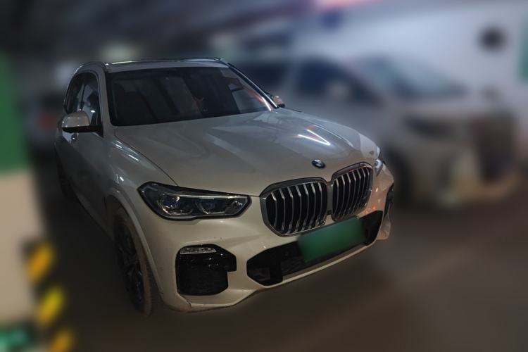 Used BMW X5 2019 xDrive40i M Sport Package Front Right 45 Deg
