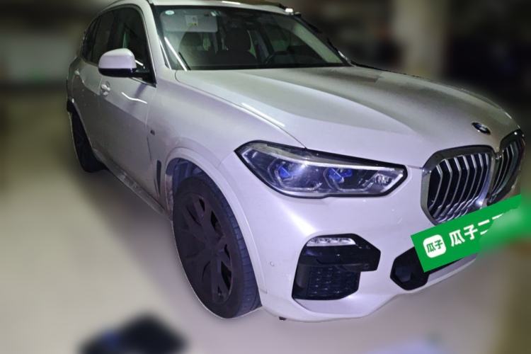 Used BMW X5 2019 xDrive40i Luxury Model with M Sport Package Front Right 45 Deg