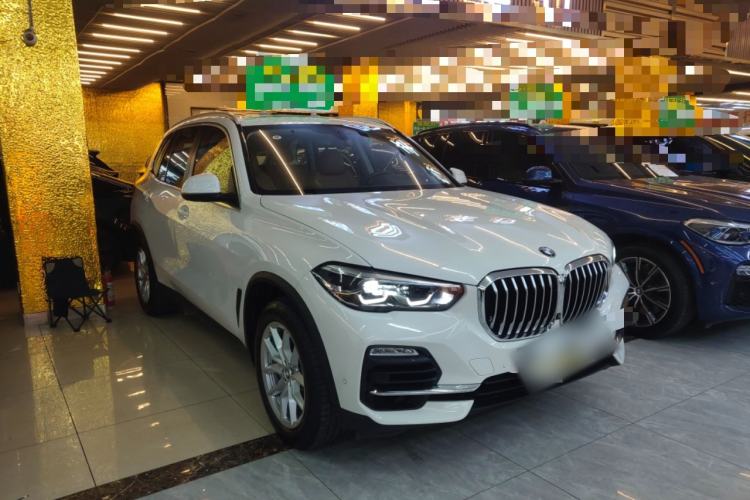 Used BMW X5 2019 xDrive40i Standard 19-inch wheels U.S. specification Front Right 45 Deg