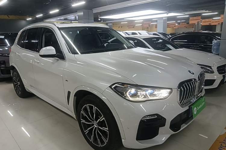 Used BMW X5 2019 xDrive40i M Sport Package Front Right 45 Deg