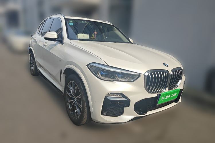 Used BMW X5 2019 xDrive40i M Sport Package Front Right 45 Deg
