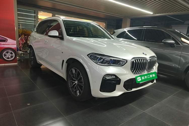Used BMW X5 2019 xDrive40i M Sport Package Front Right 45 Deg