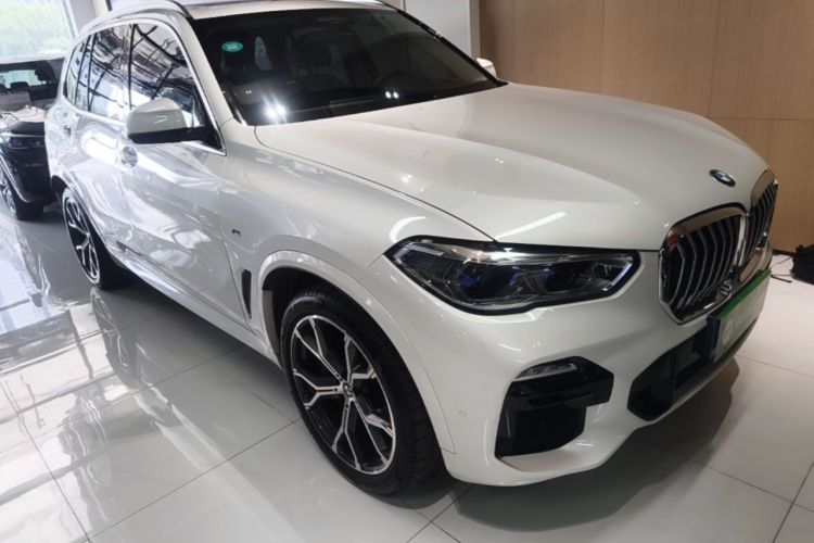 Used BMW X5 2019 xDrive40i Luxury Model with M Sport Package Front Right 45 Deg