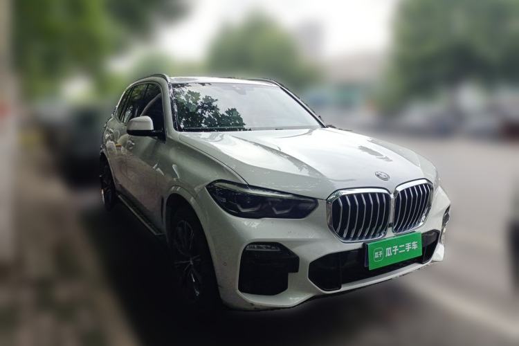 Used BMW X5 2019 xDrive30i M Sport Package Front Right 45 Deg