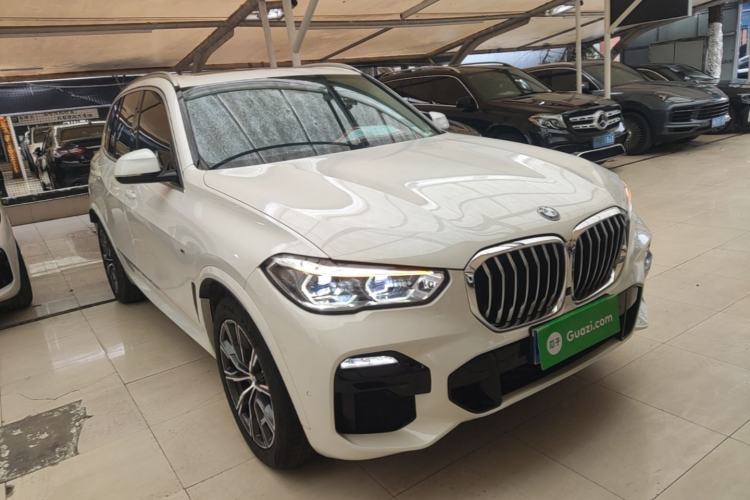 Used BMW X5 2019 xDrive40i M Sport Package Front Right 45 Deg