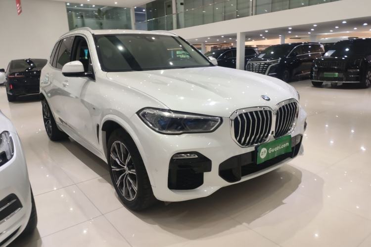 Used BMW X5 2019 xDrive40i M Sport Package Front Right 45 Deg