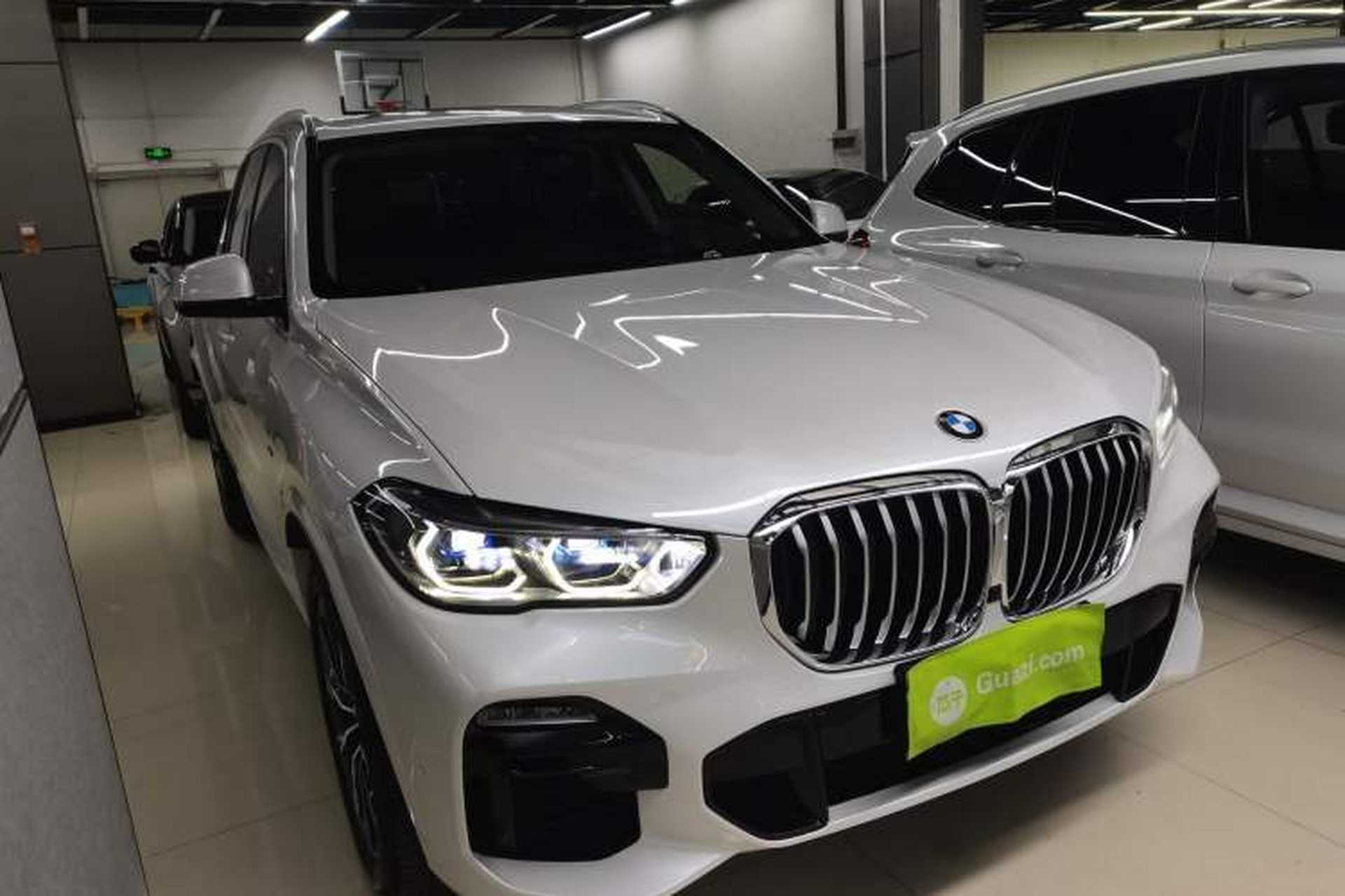 Used BMW X5 2019 xDrive40i M Sport Package Front Right 45 Deg