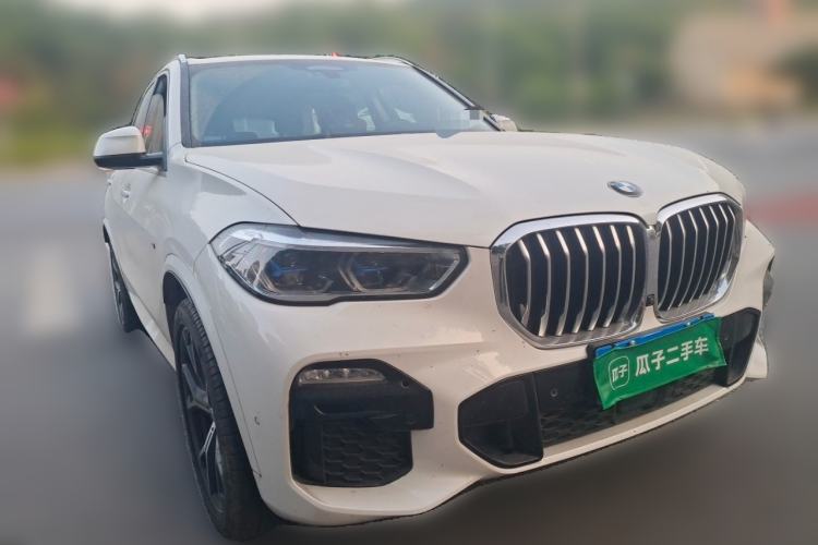Used BMW X5 2019 xDrive40i Luxury Model with M Sport Package Front Right 45 Deg