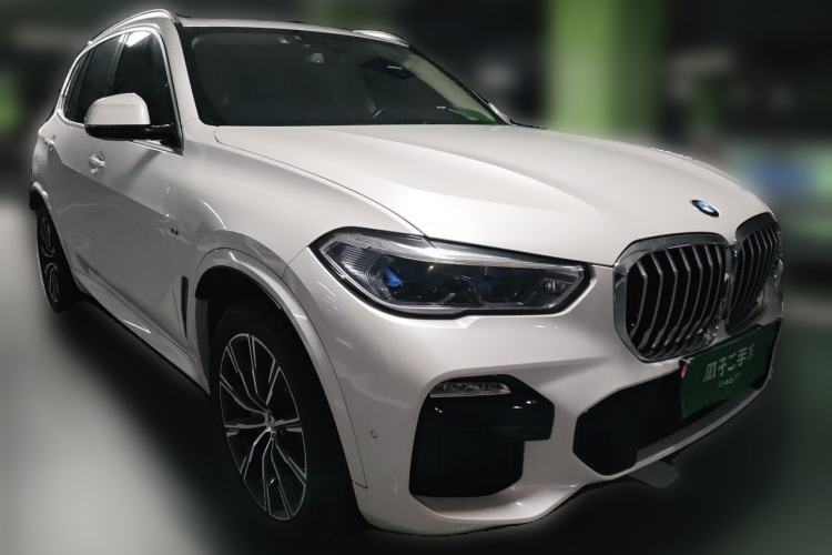 Used BMW X5 2019 xDrive40i M Sport Package Front Right 45 Deg