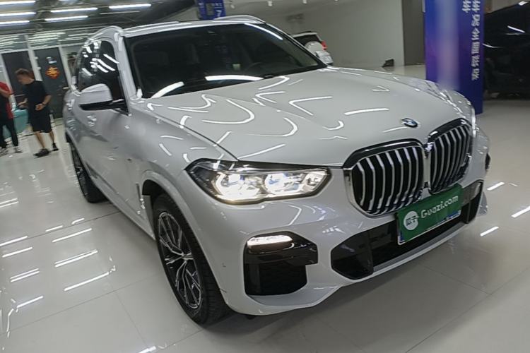 Used BMW X5 2019 xDrive40i M Sport Package Front Right 45 Deg