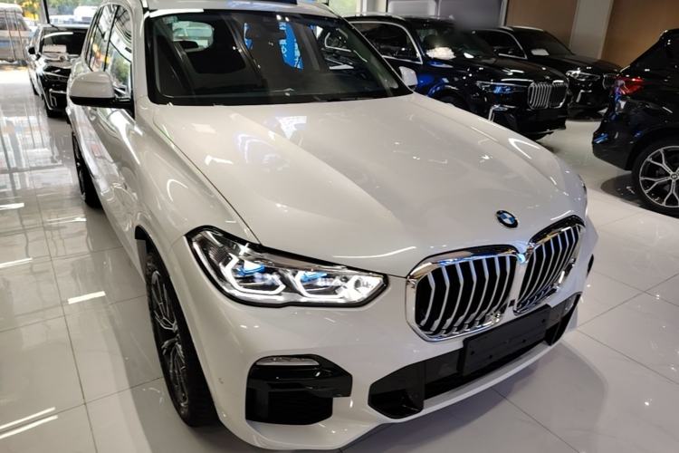 Used BMW X5 2019 xDrive40i M Sport Package Front Right 45 Deg