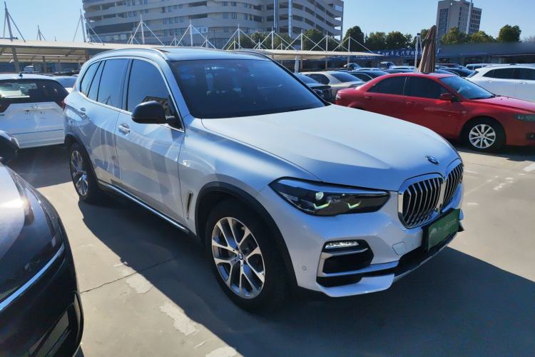 Used BMW X5 2019 xDrive30i X Design Package Front Right 45 Deg