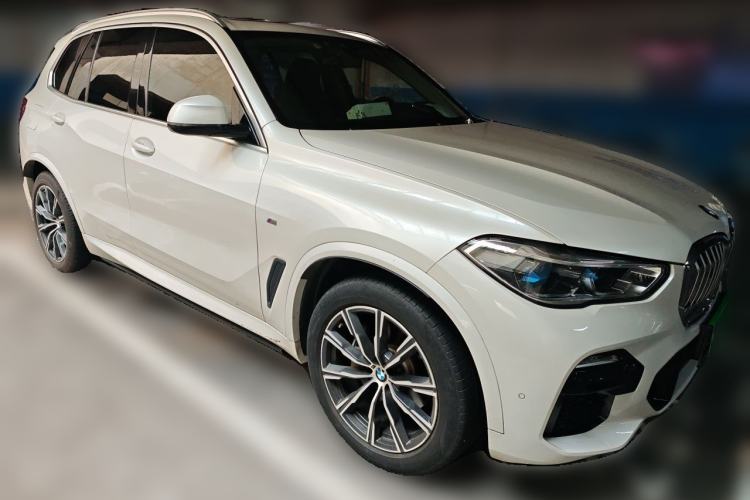 Used BMW X5 2019 xDrive40i M Sport Package Front Right 45 Deg