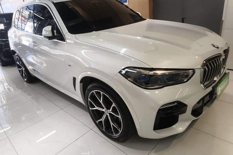 Used BMW X5 2019 xDrive40i Luxury Model with M Sport Package Front Right 45 Deg