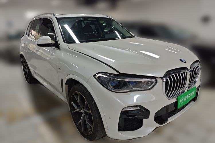Used BMW X5 2019 xDrive40i Luxury Model with M Sport Package Front Right 45 Deg
