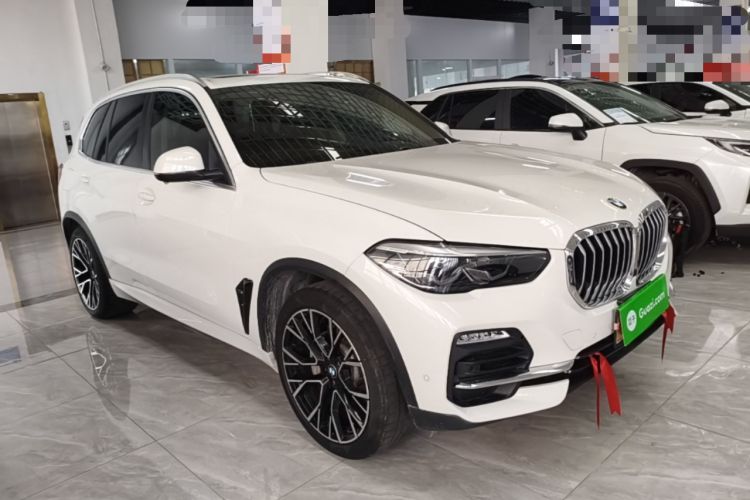 Used BMW X5 2019 xDrive40i M Sport U.S. specification Front Right 45 Deg