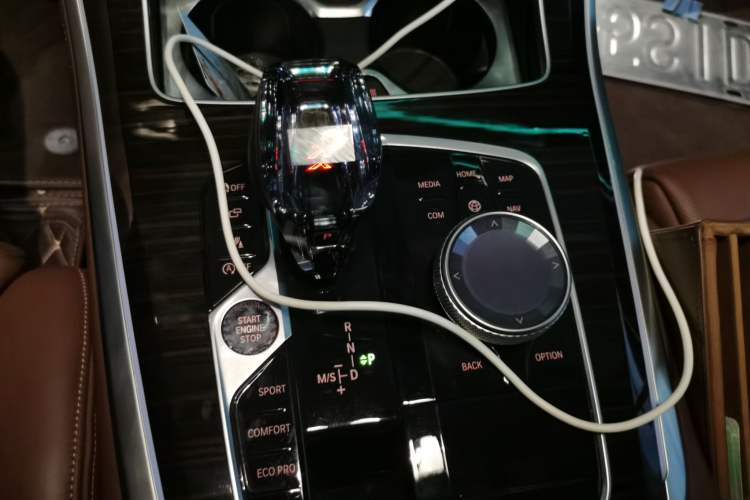 Used BMW X5 2019 xDrive40i Luxury Model with M Sport Package Gear Lever