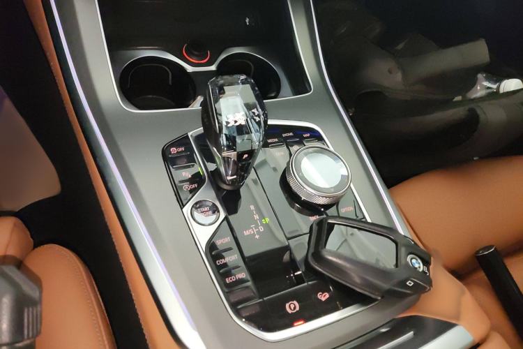 Used BMW X5 2019 xDrive40i XLine 19-inch wheels Middle East version Gear Lever