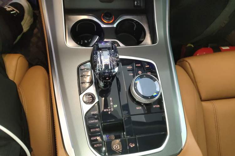 Used BMW X5 2019 xDrive40i Standard 19-inch wheels U.S. specification Gear Lever