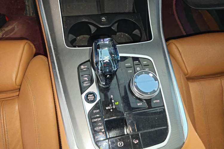 Used BMW X5 2019 xDrive40i Standard 19-inch wheels U.S. specification Gear Lever