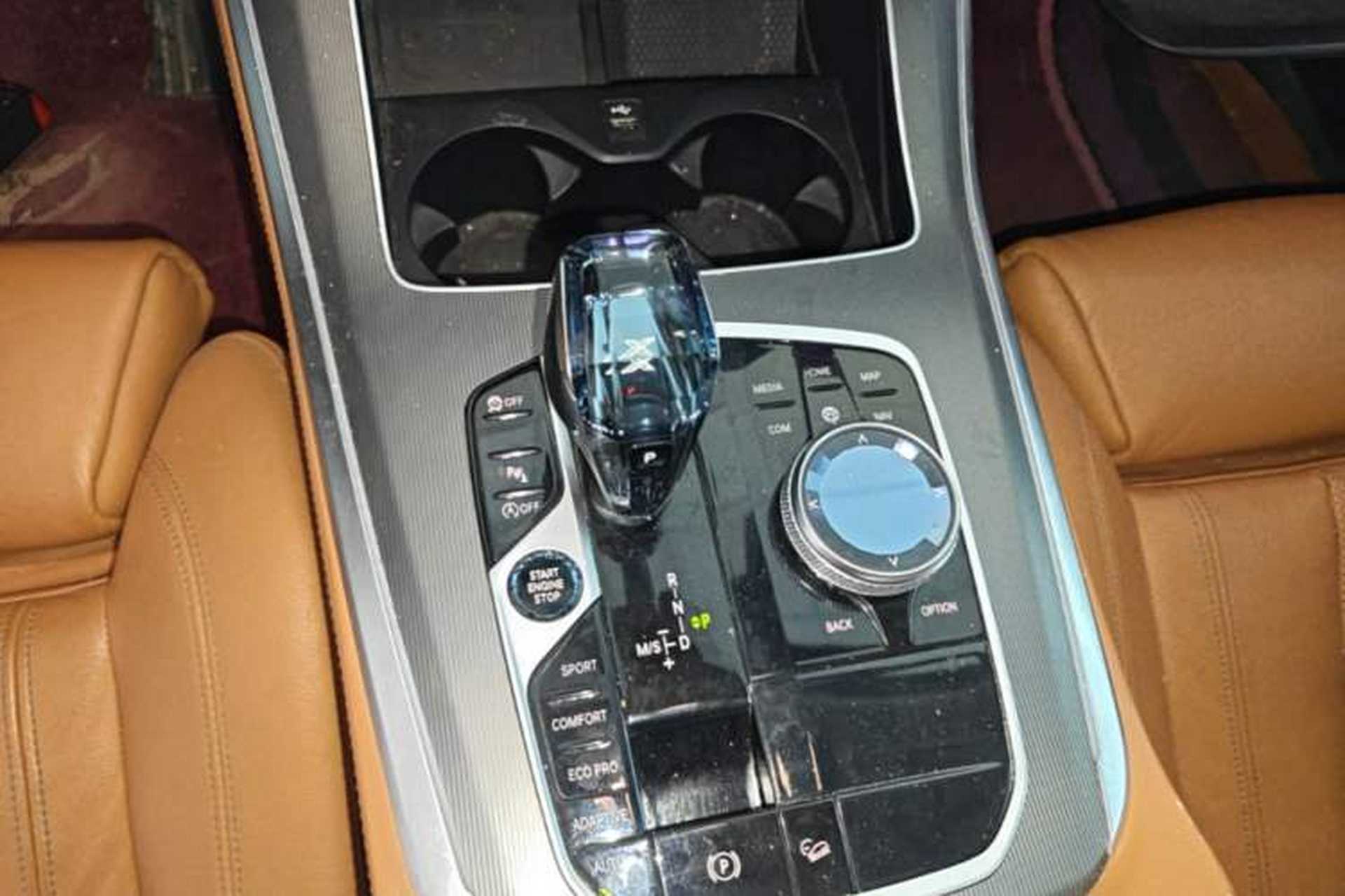 Used BMW X5 2019 xDrive40i Standard 19-inch wheels U.S. specification Gear Lever