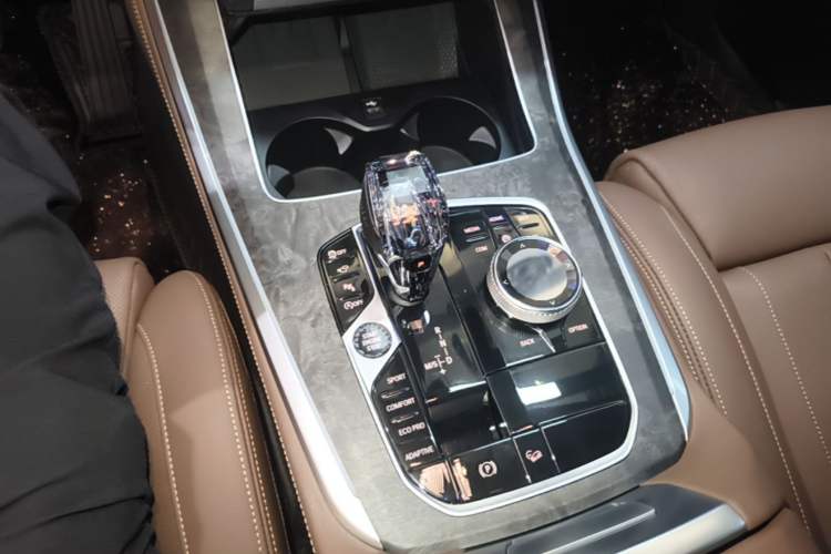 Used BMW X5 2019 xDrive40i Luxury Model with M Sport Package Gear Lever