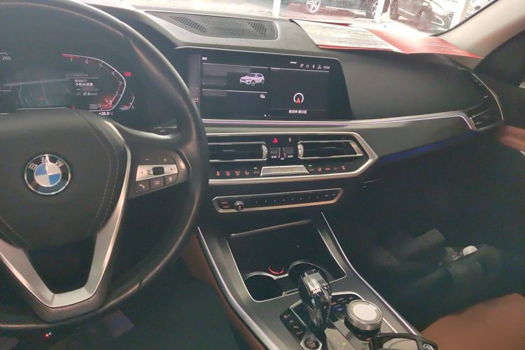 Used BMW X5 2019 xDrive40i XLine 19-inch wheels Middle East version Interior 2