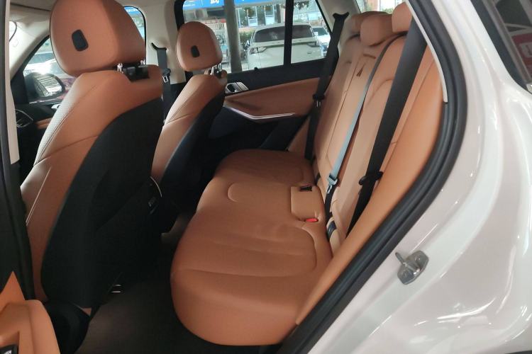 Used BMW X5 2019 xDrive40i XLine 19-inch wheels Middle East version Interior 4