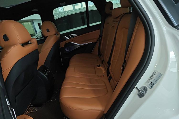 Used BMW X5 2019 xDrive40i M Sport U.S. specification Interior 4