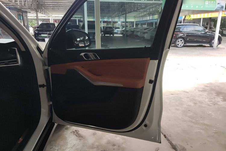 Used BMW X5 2019 xDrive40i XLine 19-inch wheels Middle East version Interior 5