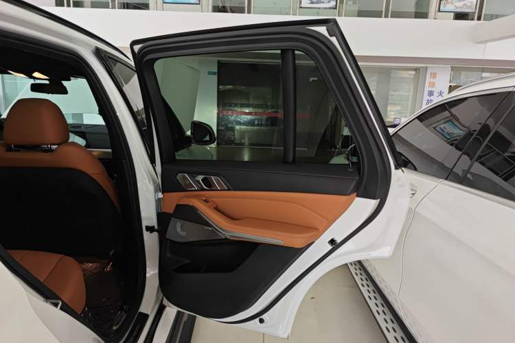 Used BMW X5 2019 xDrive40i M Sport U.S. specification Interior 6