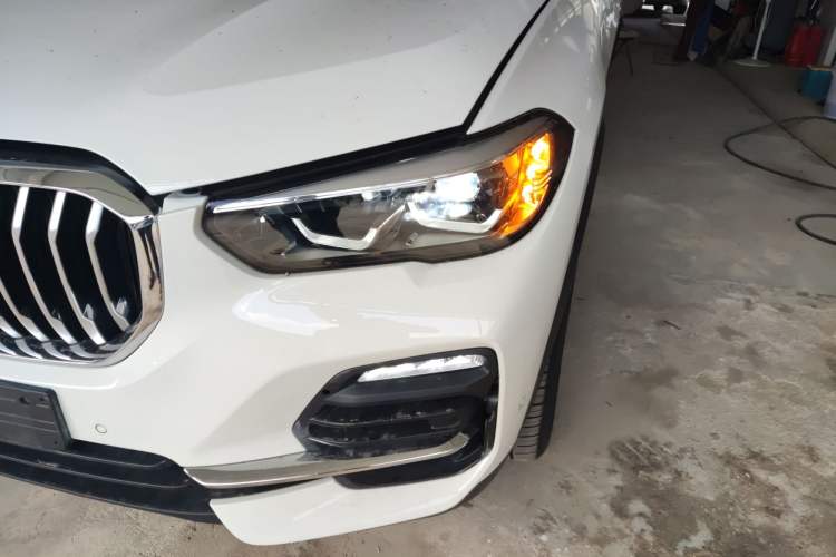 Used BMW X5 2019 xDrive40i XLine 19-inch wheels Middle East version Left Front Headlight