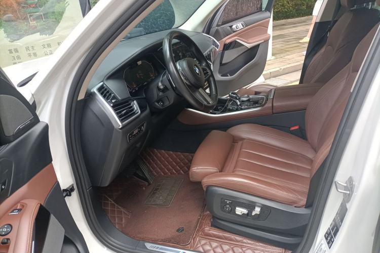 Used BMW X5 2019 xDrive40i Luxury Model with M Sport Package Left Front Seat