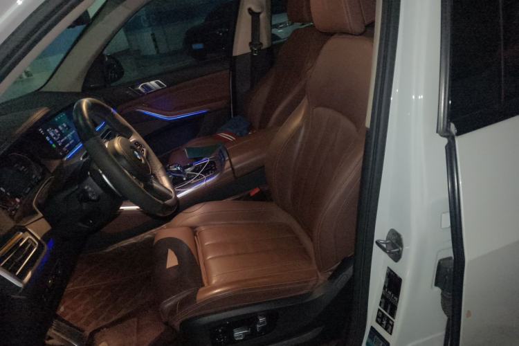 Used BMW X5 2019 xDrive40i Luxury Model with M Sport Package Left Front Seat