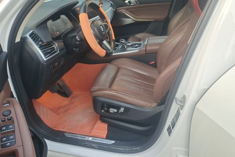 Used BMW X5 2019 xDrive40i Luxury Model with M Sport Package Left Front Seat
