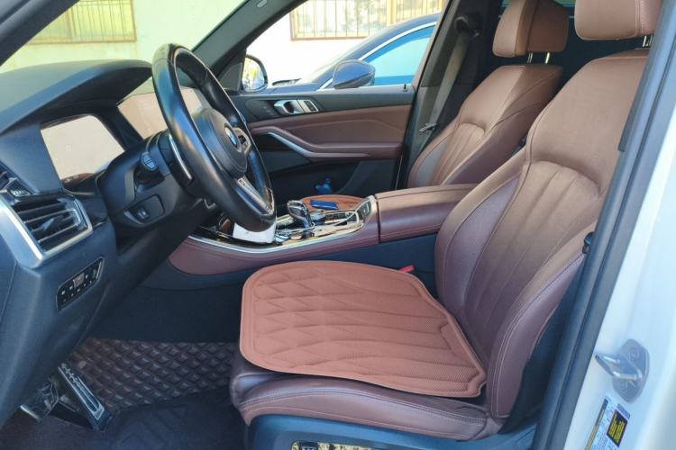 Used BMW X5 2019 xDrive40i Luxury Model with M Sport Package Left Front Seat